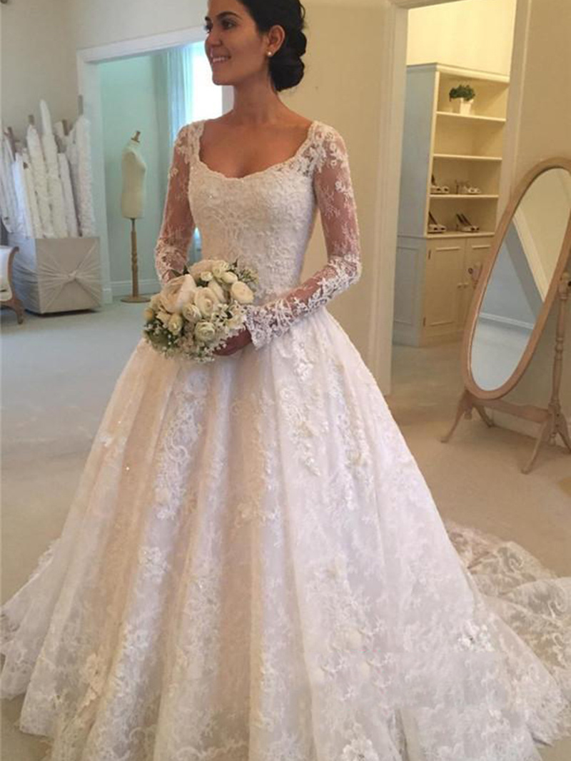 Button Appliques Lace Wedding Dress with Long Sleeves