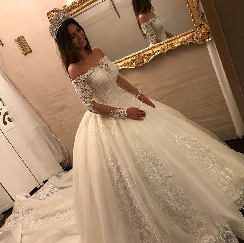 Appliques Ball Gown Wedding Dress with Long Sleeves