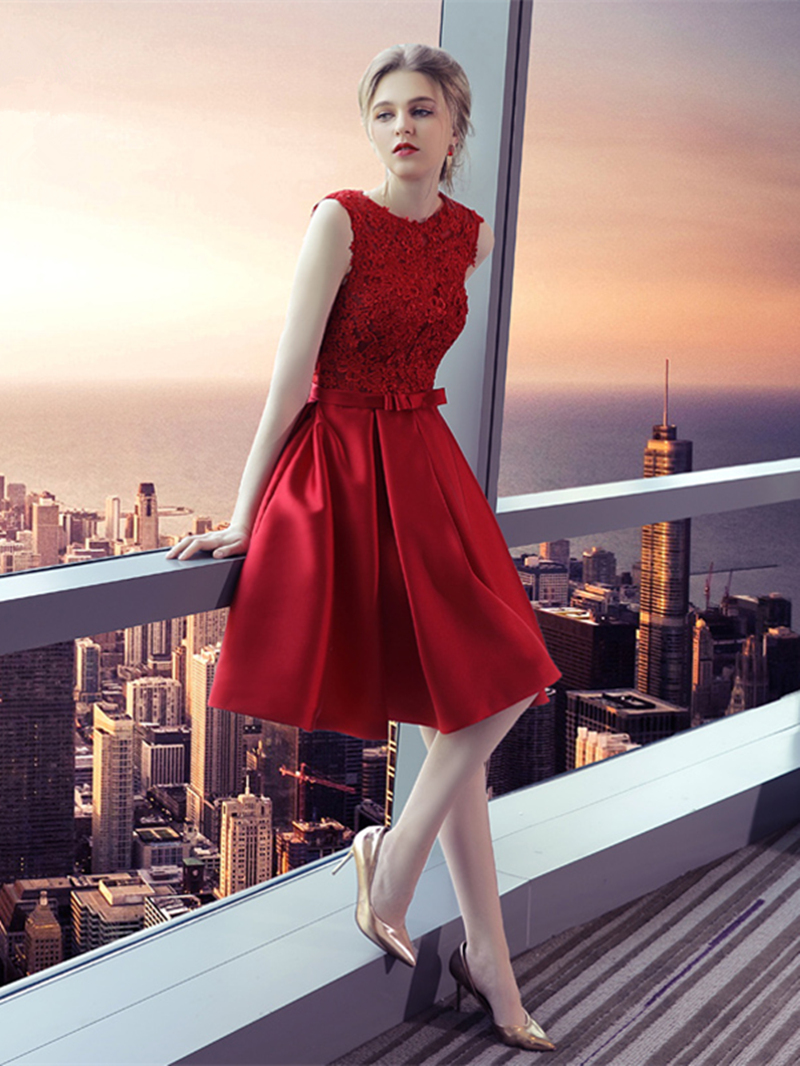 A-Line Appliques Bowknot Sashes Scoop Knee-Length Homecoming Dress