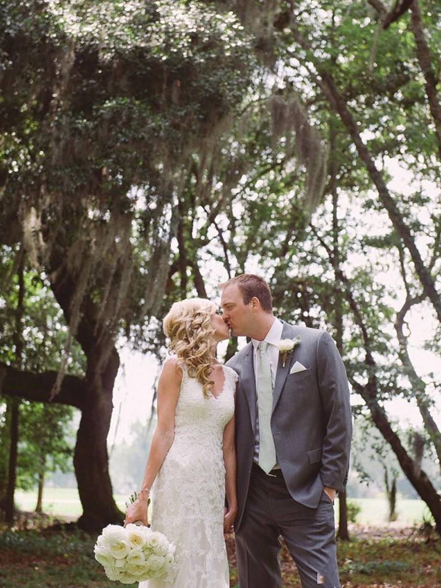 Court V-Neck Cap Sleeves Appliques Hall Wedding Dress