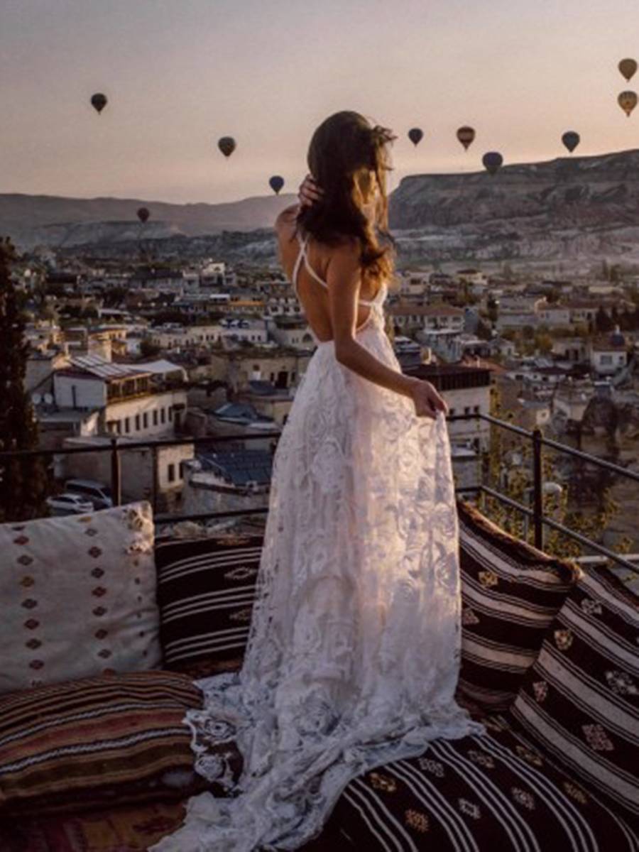 A-Line Floor-Length Lace Spaghetti Straps Hall Wedding Dress