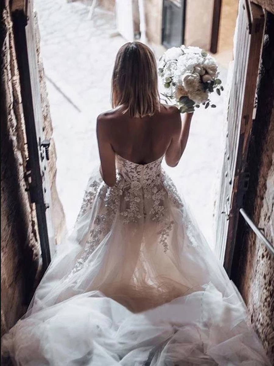 Sleeveless Sweetheart Floor-Length A-Line Hall Wedding Dress