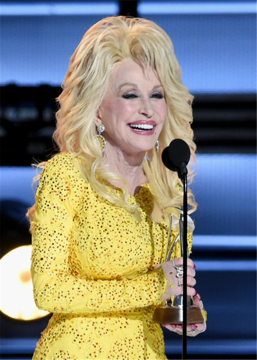 Dolly Parton Dolly Parton Vintage Hairstyle Golden Wavy Synthetic Hair Capless Wigs 20 Inch