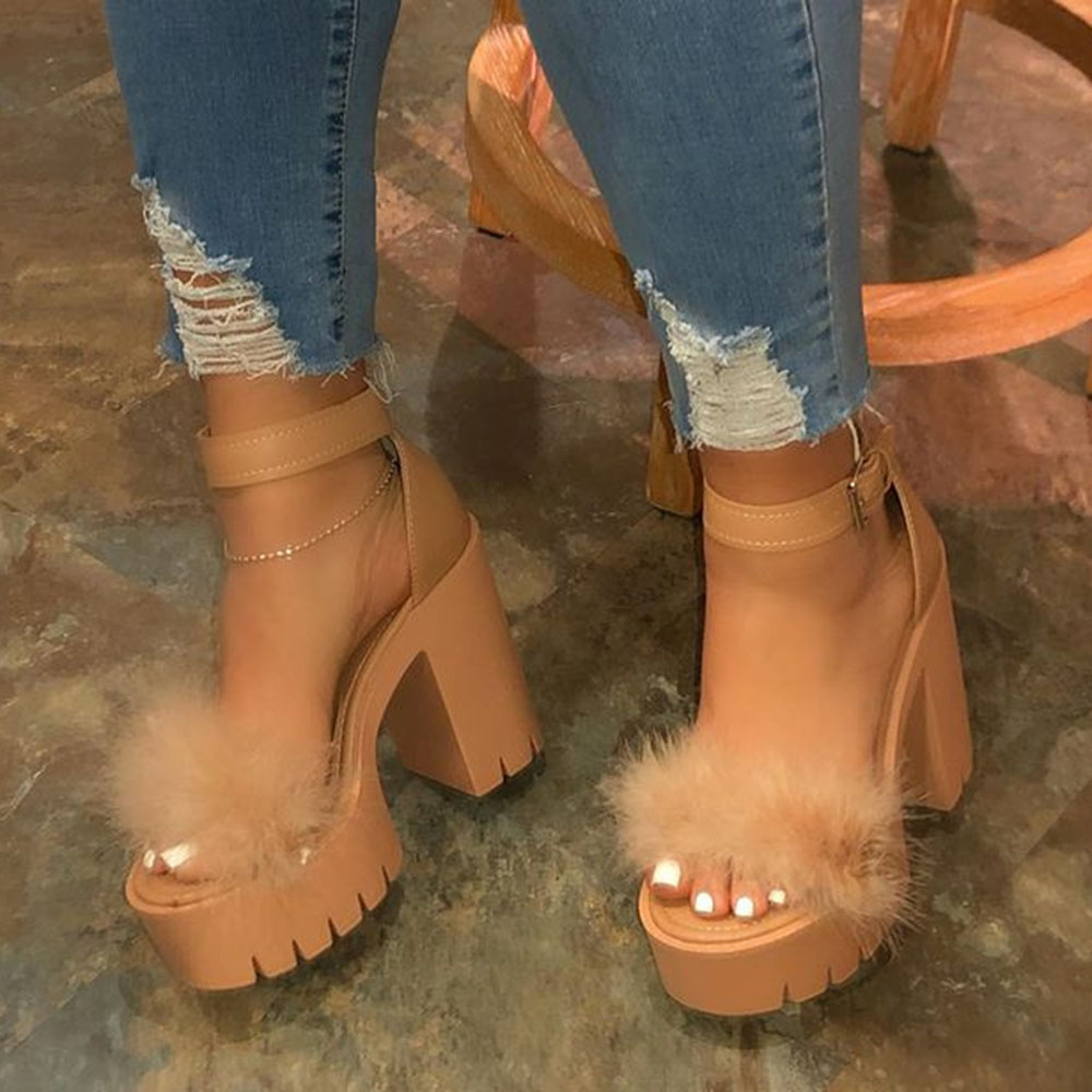 Line-Style Buckle Open Toe Chunky Heel Casual Sandals