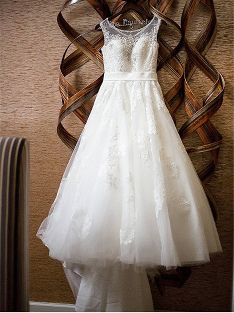 A-Line Sleeveless Appliques Beading Scoop Plus Size Wedding Dress