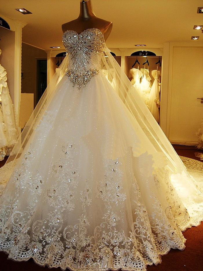 Beading Appliques Luxurious Wedding Dress with Train