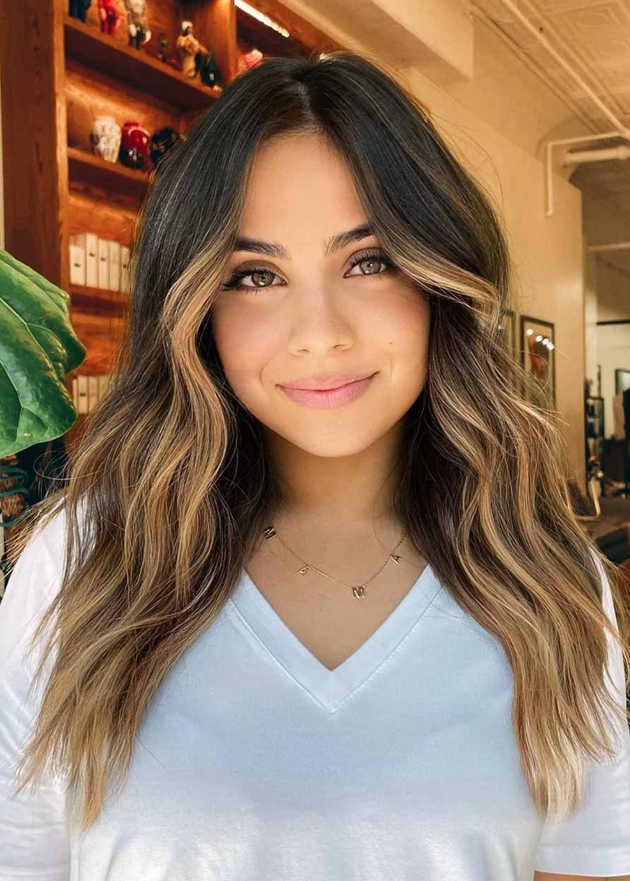 Balayage Hairstyle Middle Parting Synthetic Hair Wavy Capless 22 Inches Women's Wigs
