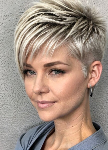 Women's Short Pixie Cut Hairstyle Stright Synthetic hair Lace Front Cap Wigs 6 Inch