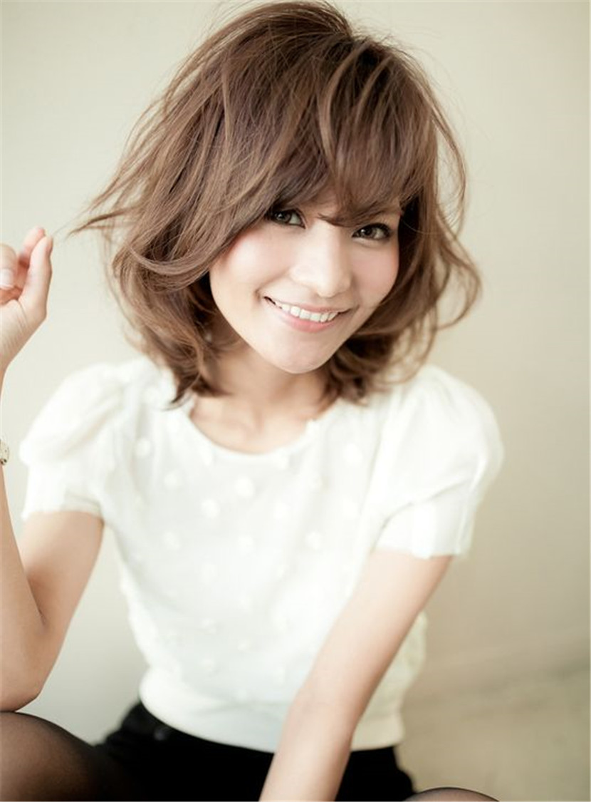 Short Wavy Bob Hairstyle Pixie Haircut with Wispy Bangs Synthetic Hair Capless Wig 12 Inches