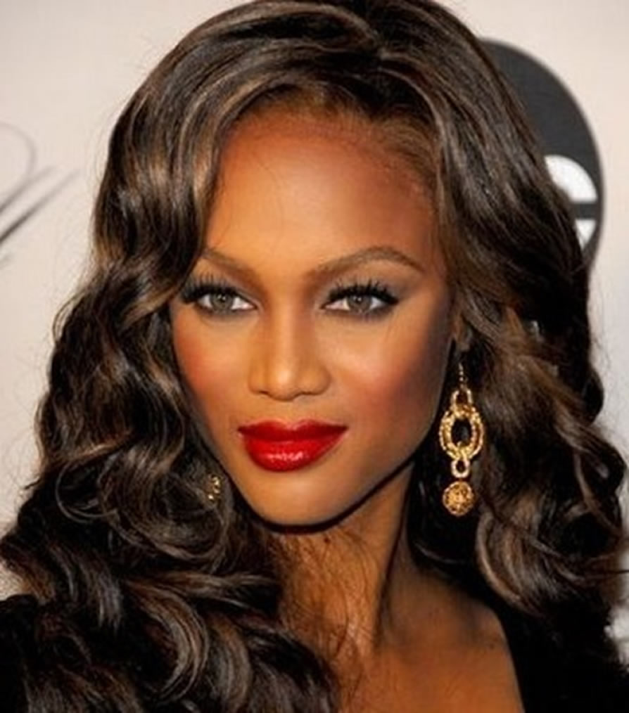 Custom Tyra Bank Hair Style Hand Tied Long Wavy Brown Natural Lace Wig 18 Inches