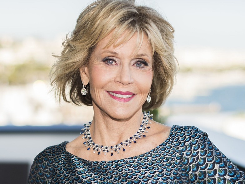 Jane Fonda Wavy Lace Front Synthetic 10 Inches Bob Wigs